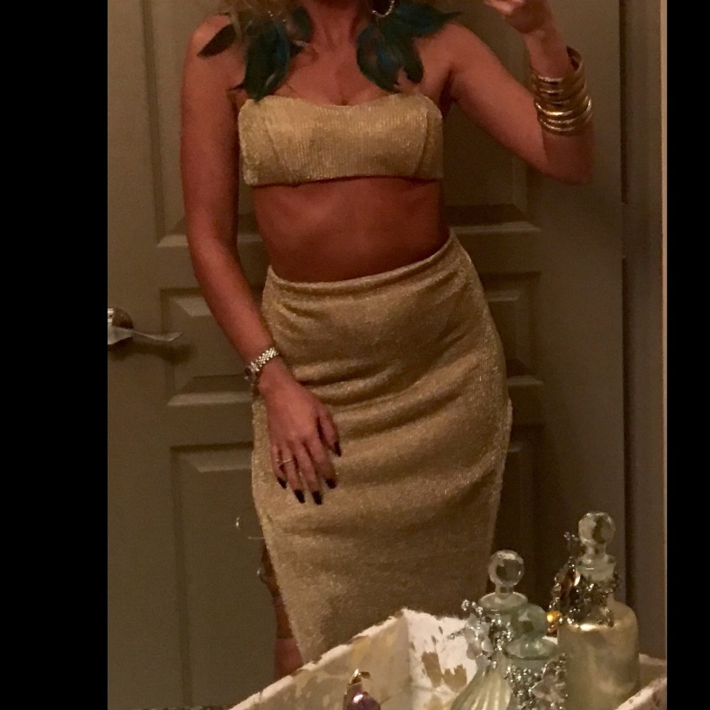 To piece skirt set